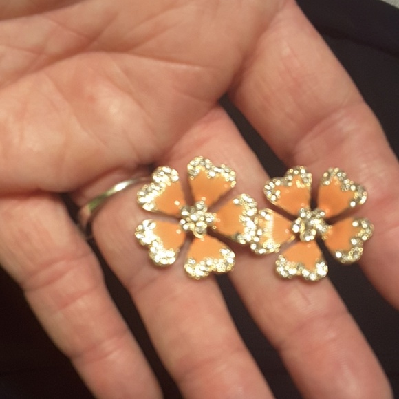 Peachy/Orange Earrings - Picture 2 of 4